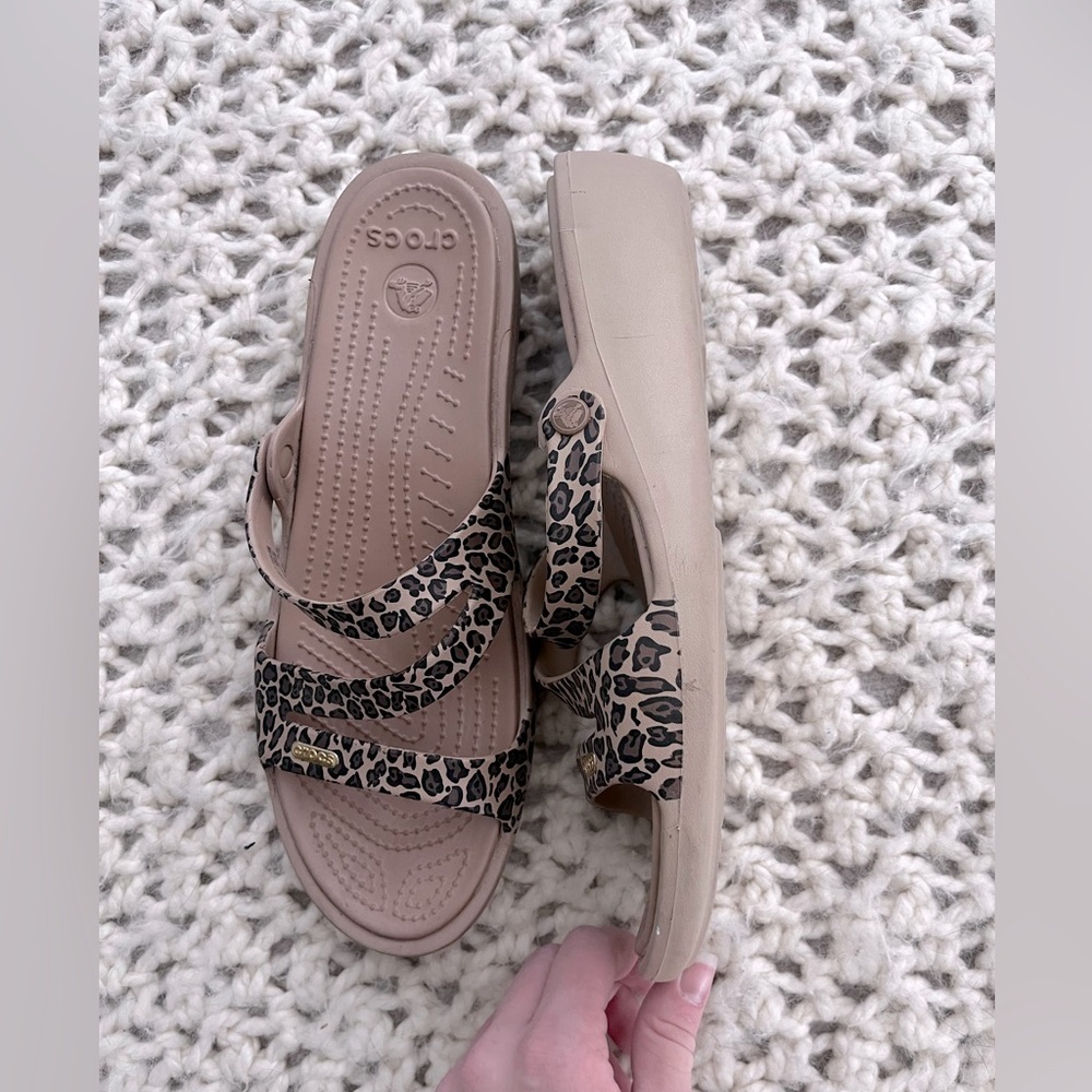 Crocs Patricia Leopard Slide Wedge Sandals | Casual Open Toe Women's Size 11 - Picture 2 of 3